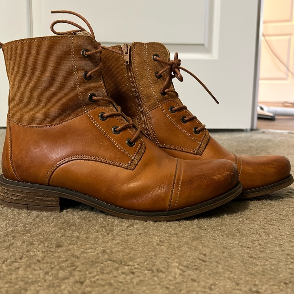 Tara M Tan leather side zip boots !!